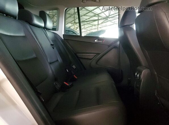 WVGAV7AX9GW580717 2016 VOLKSWAGEN TIGUAN White Vista de los asientos traseros