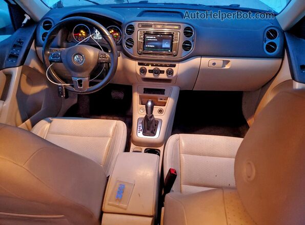 WVGAV7AX9HK022794 2017 VOLKSWAGEN TIGUAN White წინა პანელის ხედი
