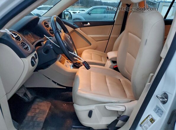 WVGAV7AX9HK022794 2017 VOLKSWAGEN TIGUAN White წინა სალონის ხედი
