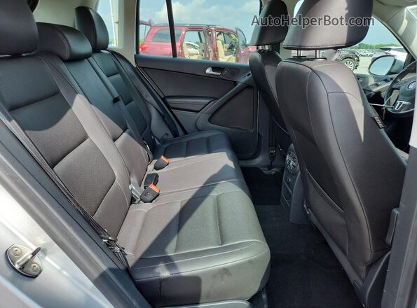 WVGAV7AX9HK027381 2017 VOLKSWAGEN TIGUAN Silver Вид задньої частини салону