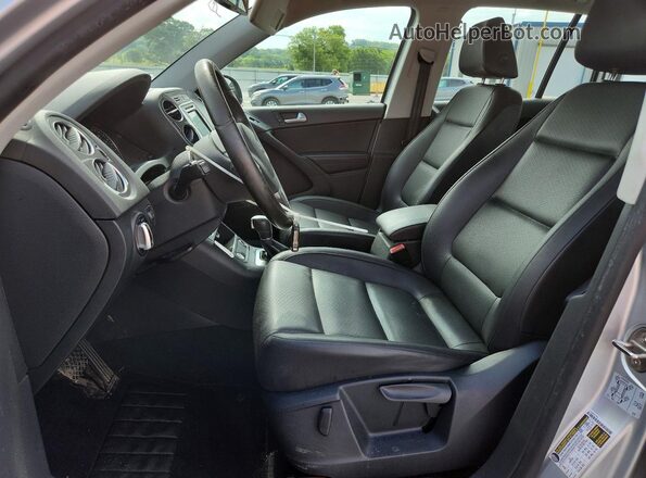 WVGAV7AX9HK027381 2017 VOLKSWAGEN TIGUAN Silver Вид салону спереду