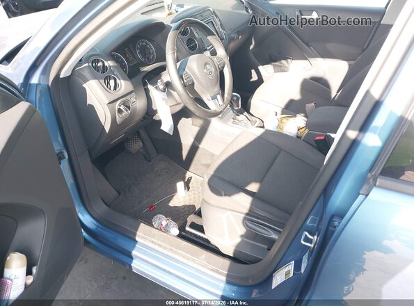 WVGAV7AX9HK042723 2017 VOLKSWAGEN TIGUAN Blue Widok wnętrza z tyłu