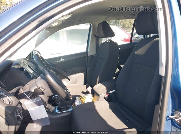 WVGAV7AX9HK042723 2017 VOLKSWAGEN TIGUAN Blue Widok wnętrza 360 stopni