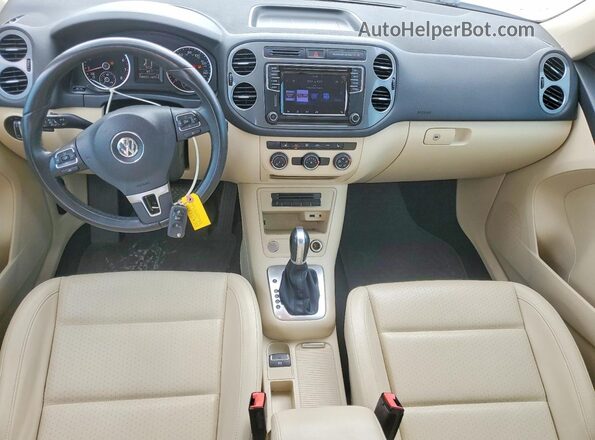 WVGAV7AX9HW512533 2017 VOLKSWAGEN TIGUAN Black Widok deski rozdzielczej
