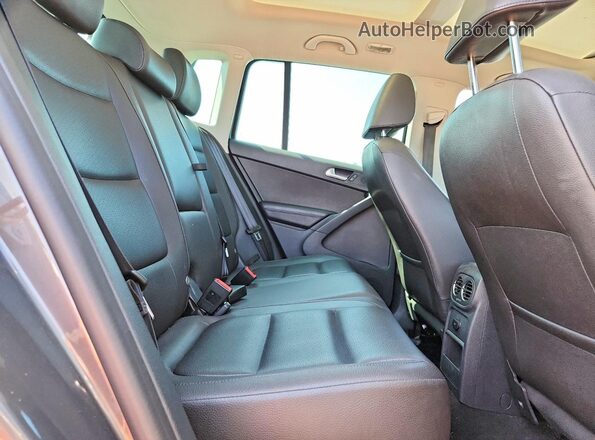 WVGBV7AX0GW507501 2016 VOLKSWAGEN TIGUAN Gray Vista interior trasera