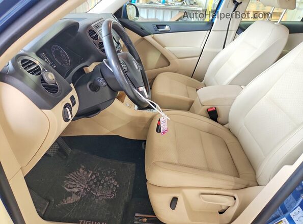 WVGBV7AX2HW501040 2017 VOLKSWAGEN TIGUAN Blue Vista interior delantera
