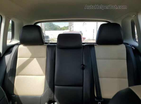 WVGBV7AX4HW511553 2017 VOLKSWAGEN TIGUAN White Widok tylnych siedzeń