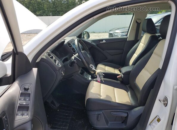 WVGBV7AX4HW511553 2017 VOLKSWAGEN TIGUAN White Widok wnętrza z przodu