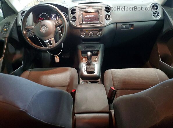 WVGBV7AX5HK048183 2017 VOLKSWAGEN TIGUAN Серебряный Вид панели приборов