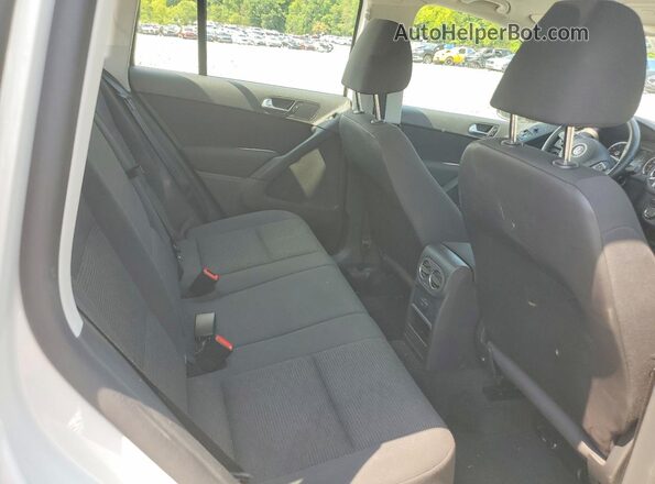 WVGBV7AX5JK005503 2018 VOLKSWAGEN TIGUAN Белый Вид задних сидений