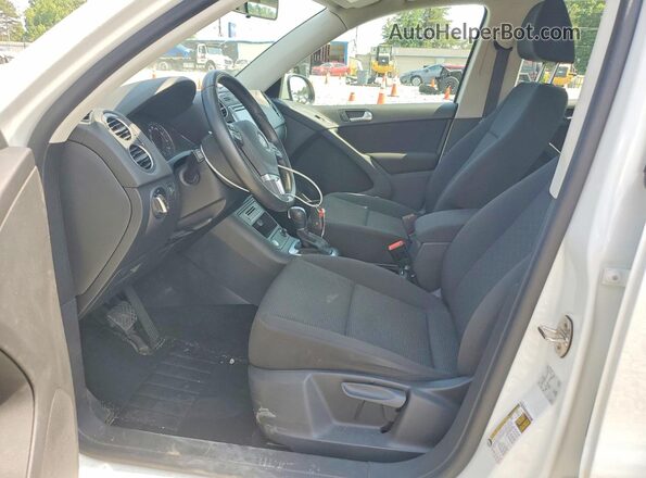 WVGBV7AX5JK005503 2018 VOLKSWAGEN TIGUAN Белый Вид салона спереди