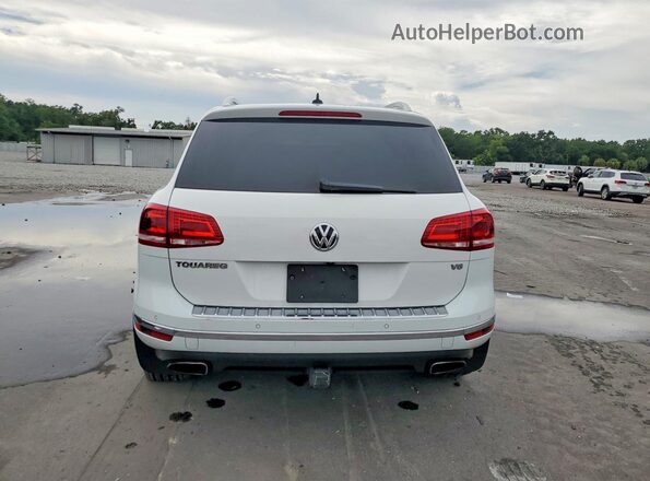 WVGEF9BP0GD011047 2016 VOLKSWAGEN TOUAREG White Rear view