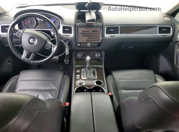 WVGEF9BP0GD011047 2016 VOLKSWAGEN TOUAREG White Dashboard view
