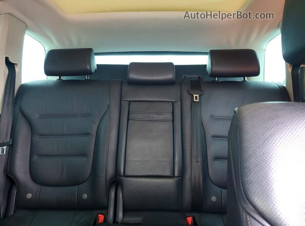 WVGEF9BP0GD011047 2016 VOLKSWAGEN TOUAREG White Rear seats view