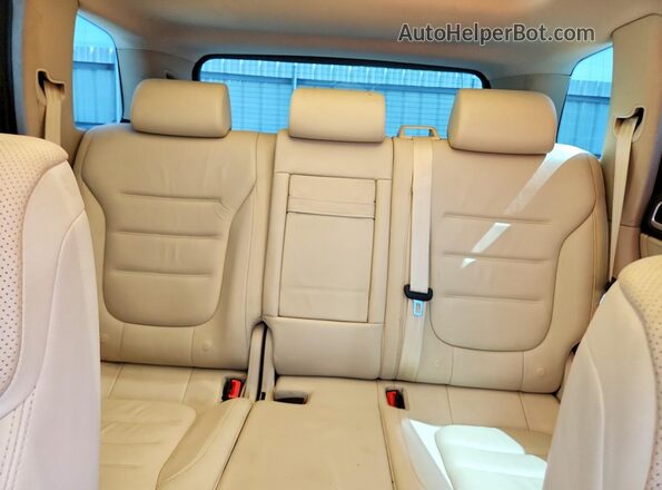 WVGEF9BP2GD002558 2016 VOLKSWAGEN TOUAREG Brown Rear seats view
