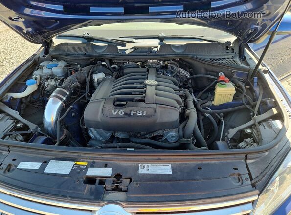 WVGEF9BP2GD010093 2016 VOLKSWAGEN TOUAREG Blue Vista del compartimento del motor