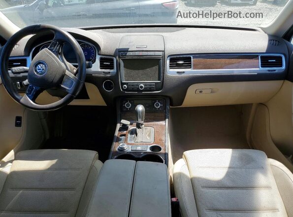 WVGEF9BP2GD010093 2016 VOLKSWAGEN TOUAREG Blue Vista del salpicadero