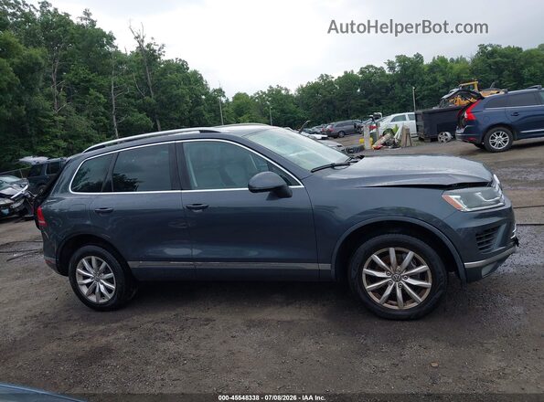 WVGEF9BP3GD004531 2016 VOLKSWAGEN TOUAREG Blue Rear interior view
