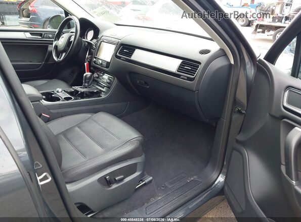WVGEF9BP3GD004531 2016 VOLKSWAGEN TOUAREG Blue Front interior view