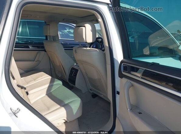 WVGEF9BP5GD005356 2016 VOLKSWAGEN TOUAREG White Вид наклейки з VIN-кодом