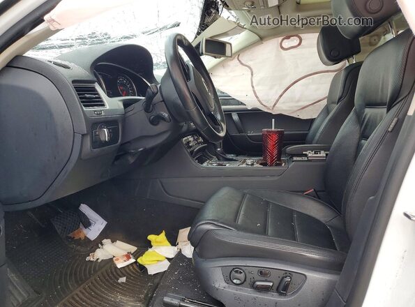 WVGEF9BP5GD011013 2016 VOLKSWAGEN TOUAREG White Вид салону спереду