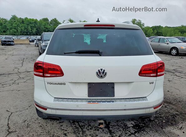 WVGEF9BP5GD011013 2016 VOLKSWAGEN TOUAREG White Вид ззаду