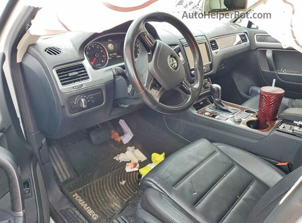 WVGEF9BP5GD011013 2016 VOLKSWAGEN TOUAREG White Вид панелі приладів