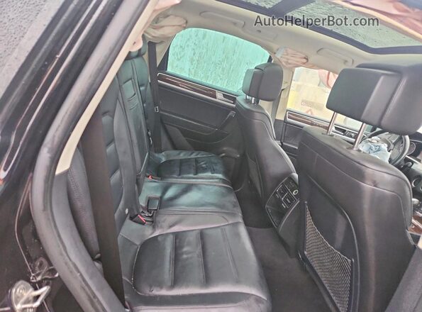 WVGEP9BP0GD005360 2016 VOLKSWAGEN TOUAREG Black უკანა სალონის ხედი