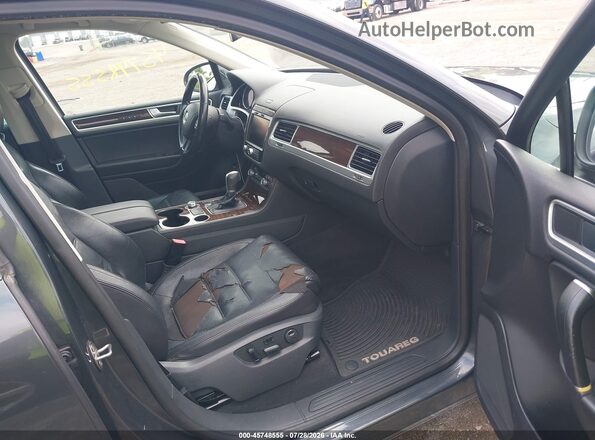 WVGEP9BP2GD001200 2016 VOLKSWAGEN TOUAREG Серый Вид салона спереди