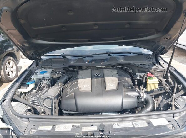 WVGEP9BP2GD001200 2016 VOLKSWAGEN TOUAREG Серый Вид сзади