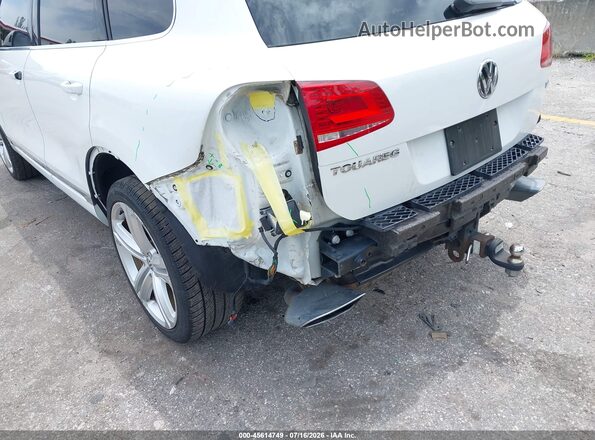 WVGEP9BPXGD004877 2016 VOLKSWAGEN TOUAREG White Widok z przodu