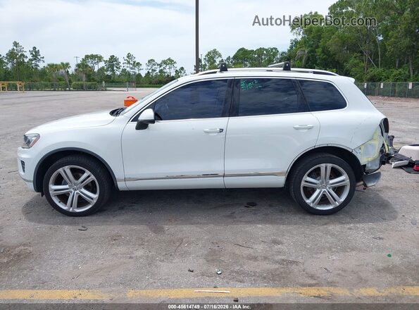 WVGEP9BPXGD004877 2016 VOLKSWAGEN TOUAREG White 