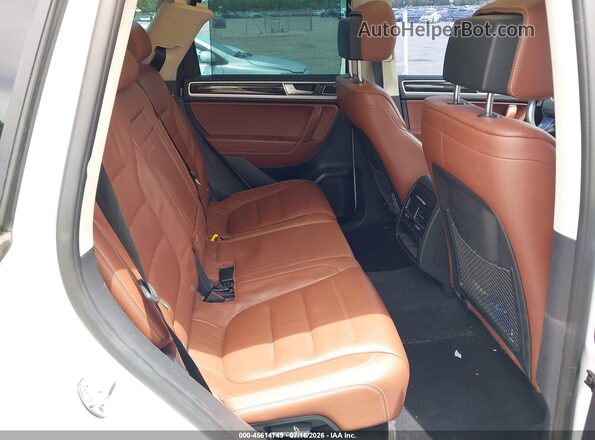 WVGEP9BPXGD004877 2016 VOLKSWAGEN TOUAREG White Widok naklejki z numerem VIN