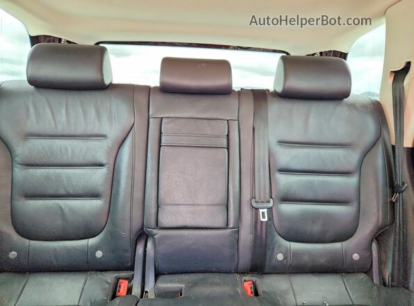WVGGF7BP7HD002716 2017 VOLKSWAGEN TOUAREG Burgundy Rear seats view