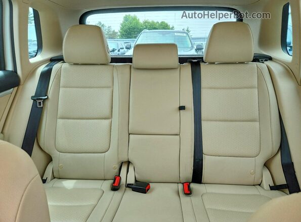 WVGJV7AX7GW504722 2016 VOLKSWAGEN TIGUAN White უკანა სავარძლების ხედი