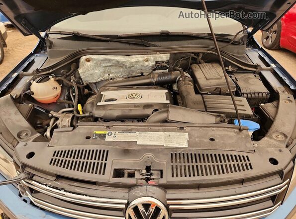 WVGLV7AX8HK010046 2017 VOLKSWAGEN TIGUAN Blue Vista del compartimento del motor