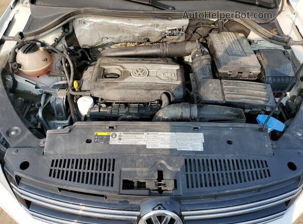 WVGNV7AX8HK015448 2017 VOLKSWAGEN TIGUAN White Vista del compartimento del motor
