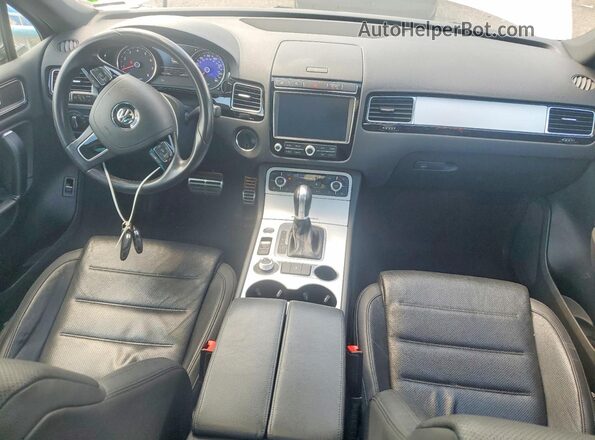 WVGRF7BP1HD006060 2017 VOLKSWAGEN TOUAREG White Vista del salpicadero
