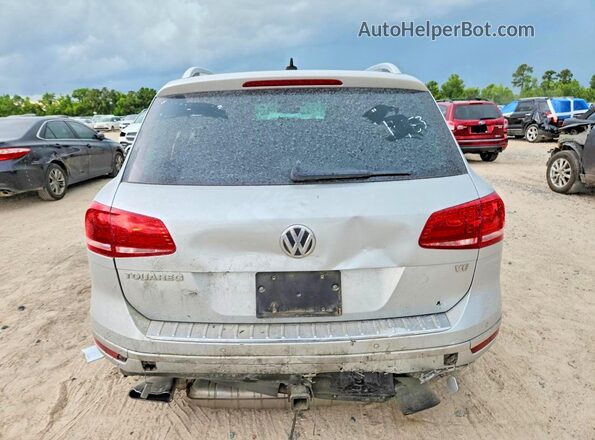WVGRF7BP6HD001453 2017 VOLKSWAGEN TOUAREG Серебряный Вид сзади
