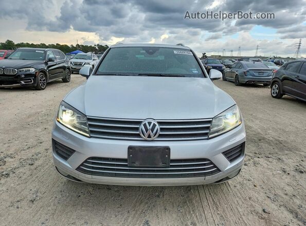 WVGRF7BP6HD001453 2017 VOLKSWAGEN TOUAREG Серебряный Вид спереди
