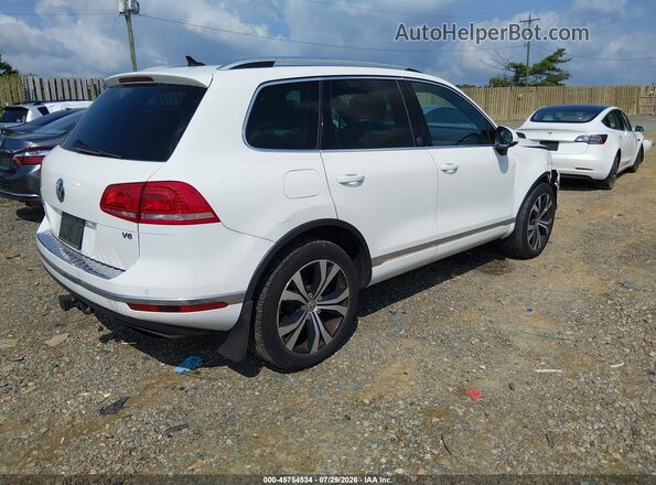 WVGRF7BP6HD003042 2017 VOLKSWAGEN TOUAREG White Rear right