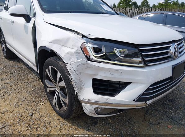 WVGRF7BP6HD003042 2017 VOLKSWAGEN TOUAREG White Front view