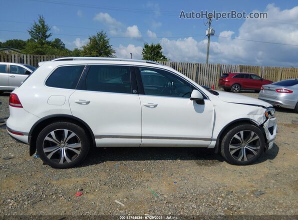 WVGRF7BP6HD003042 2017 VOLKSWAGEN TOUAREG White 360 interior view