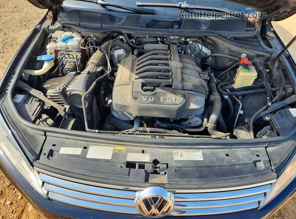 WVGRF7BP8HD004466 2017 VOLKSWAGEN TIGUAN Black Вид підкапотного простору