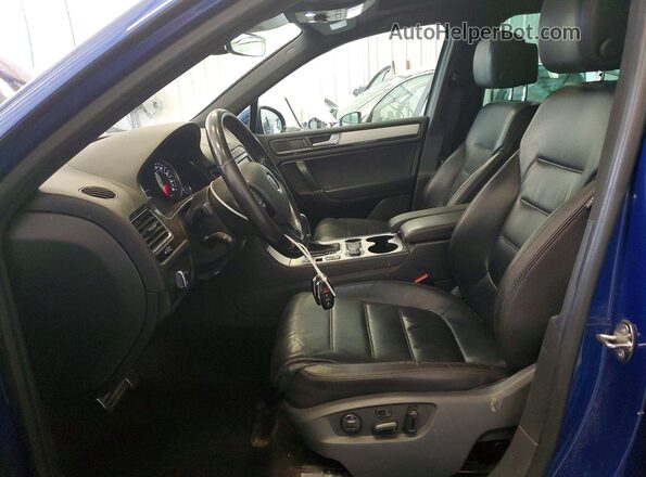WVGRF7BP9HD004105 2017 VOLKSWAGEN TOUAREG Blue Widok wnętrza z przodu
