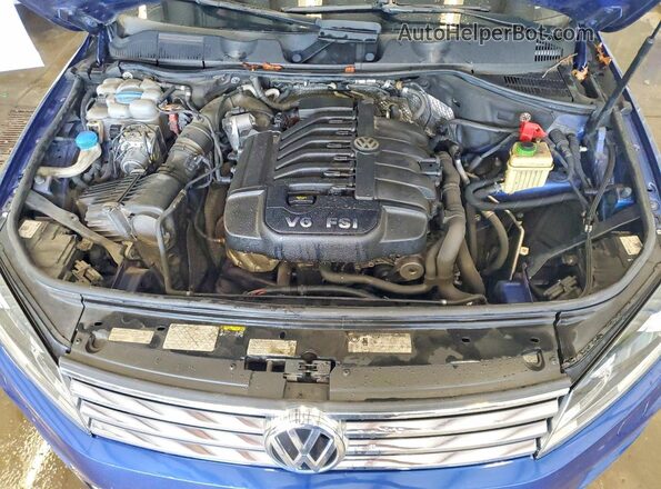 WVGRF7BP9HD004105 2017 VOLKSWAGEN TOUAREG Blue Widok komory silnika