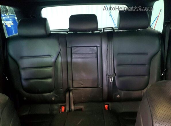 WVGRF7BP9HD004105 2017 VOLKSWAGEN TOUAREG Blue Widok tylnych siedzeń