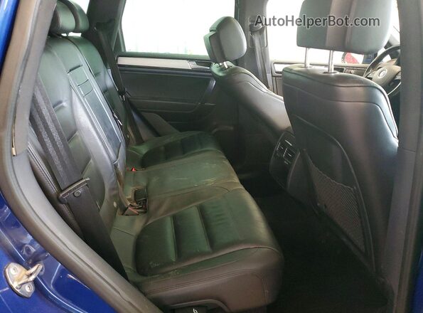 WVGRF7BP9HD004105 2017 VOLKSWAGEN TOUAREG Blue Widok wnętrza z tyłu