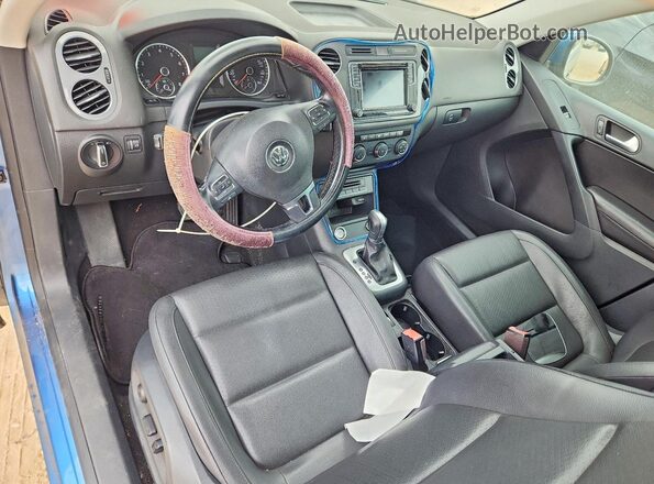 WVGRV7AX1HK004485 2017 VOLKSWAGEN TIGUAN Синий Вид панели приборов