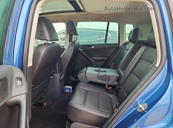 WVGRV7AX1HK004485 2017 VOLKSWAGEN TIGUAN Синий Вид задних сидений